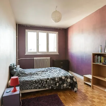 Spacious Flat Near Place De La Nation